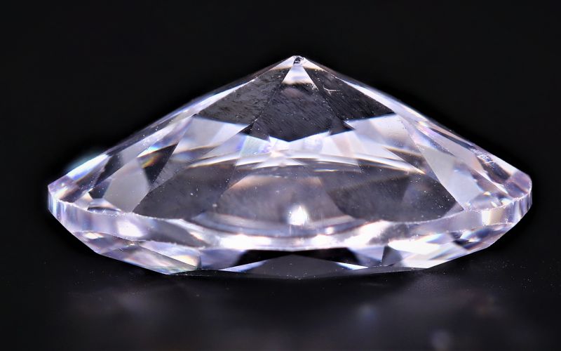 892002 Original American Diamond Naturalstone (White Zircon) - 21.50 Carat Weight - Origin USA