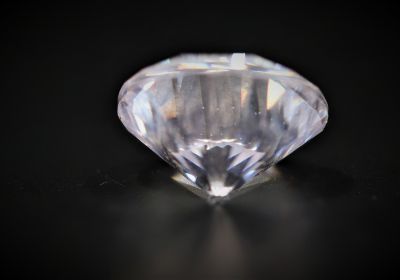 872002 Natural American Diamond Gemstone (White Zircon) - 13.50 Carat Weight - Origin USA