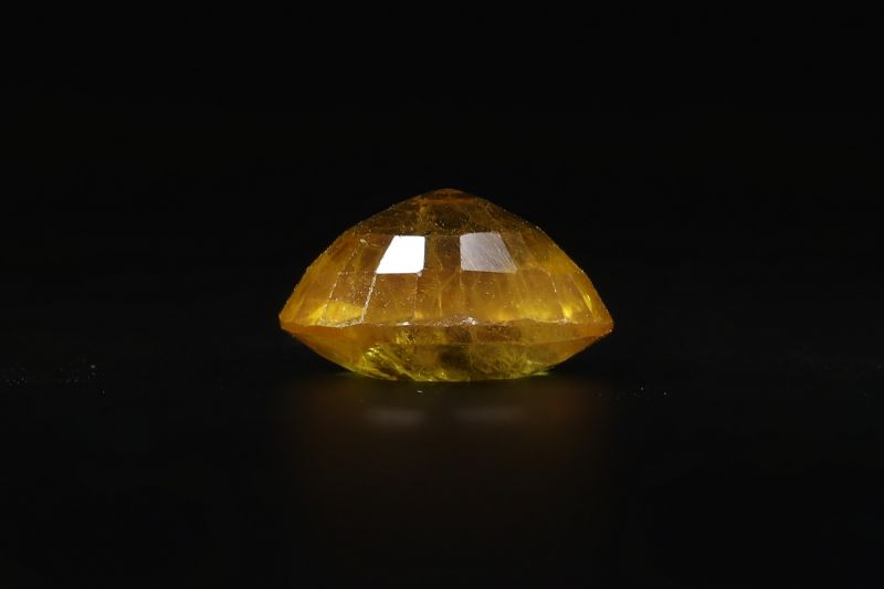 Yellow Sapphire Gemstone  Pukhraj gems  5.50 Carat Weight  Origin Thailand 722010