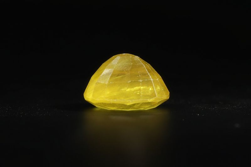 Yellow Sapphire Gemstone  Pukhraj Ratan  5.00 Carat Weight  Origin Thailand 742010