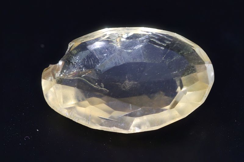 251701 Golden Topaz stone (Citrine/Sunehla) - 4.60 Carat Weight - Origin India