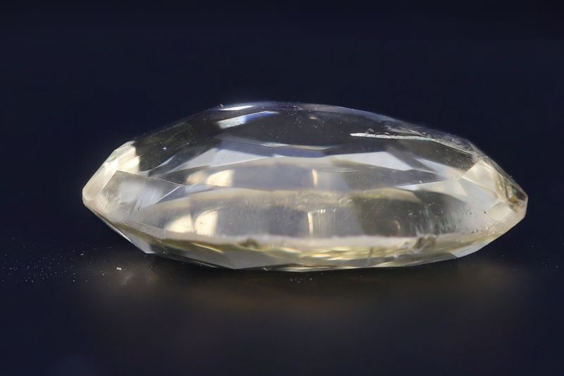 251701 Golden Topaz stone (Citrine/Sunehla) - 4.60 Carat Weight - Origin India