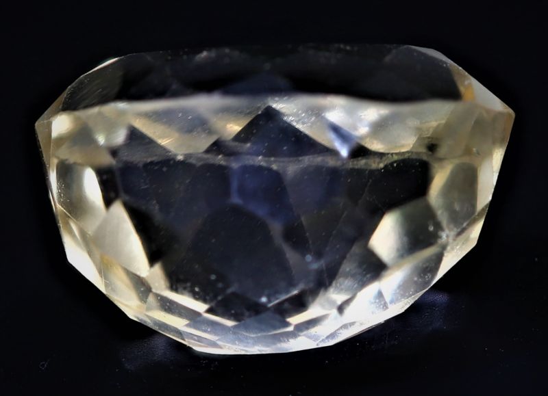 251704 Golden Topaz stone (Citrine/Sunehla) - 5.35 Carat Weight - Origin India