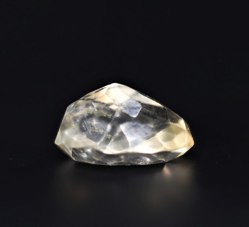 251708 Golden Topaz stone (Citrine/Sunehla) - 3.75 Carat Weight - Origin India
