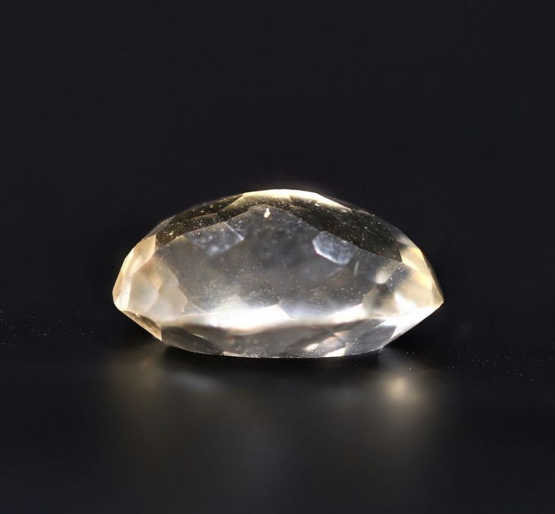 251731 Natural Golden Topaz stone (Citrine/Sunehla) - 4.65 Carat Weight - Origin India
