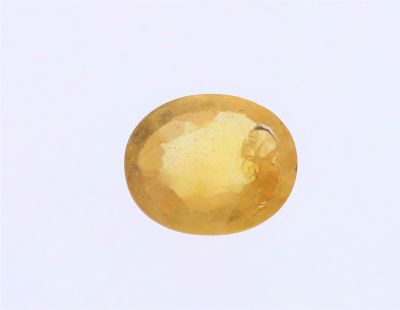 Yellow Sapphire stone  Pukhraj Ratan  4.05 Carat Weight  Origin Sri Lanka 131724