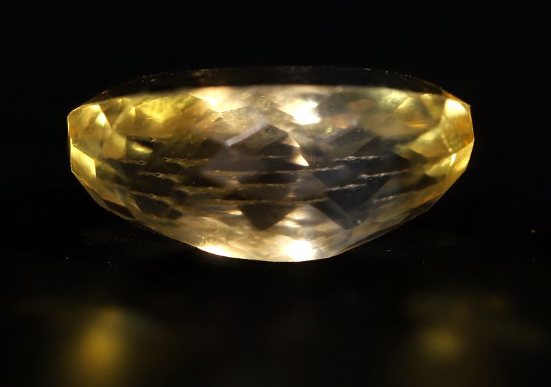 392004 Golden Topaz stone (Citrine/Sunehla) - 13.00 Carat Weight - Origin India