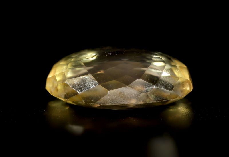 392005 Golden Topaz stone (Citrine/Sunehla) - 15.00 Carat Weight - Origin India
