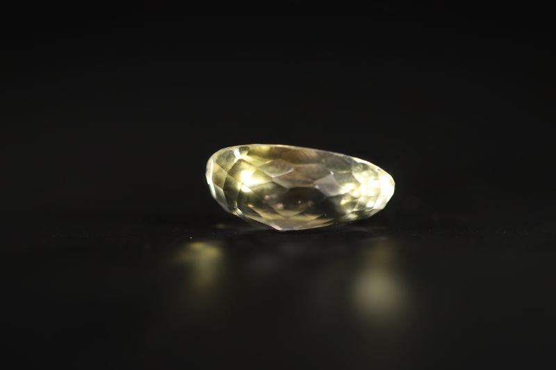 392007 Original Golden Topaz stone (Citrine/Sunehla) - 11.25 Carat Weight - Origin India