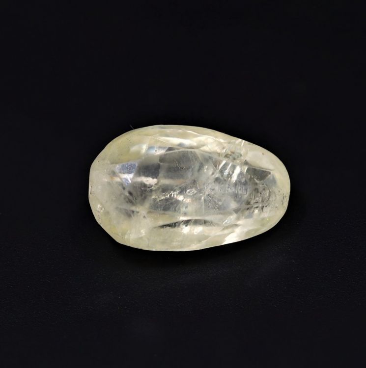 Yellow Sapphire Gemstone  Pukhraj Ratan  4.00 Carat Weight  Origin Sri Lanka 722016