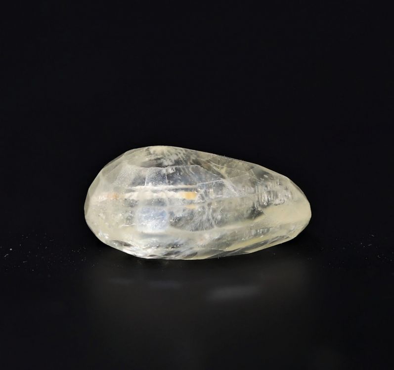 Yellow Sapphire Gemstone  Pukhraj Ratan  4.00 Carat Weight  Origin Sri Lanka 722016