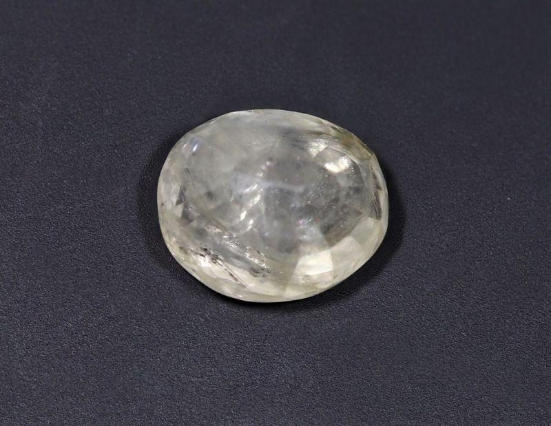 Original Yellow Sapphire Gemstone  Pukhraj  4.25 Carat Weight  Origin Sri Lanka 722051