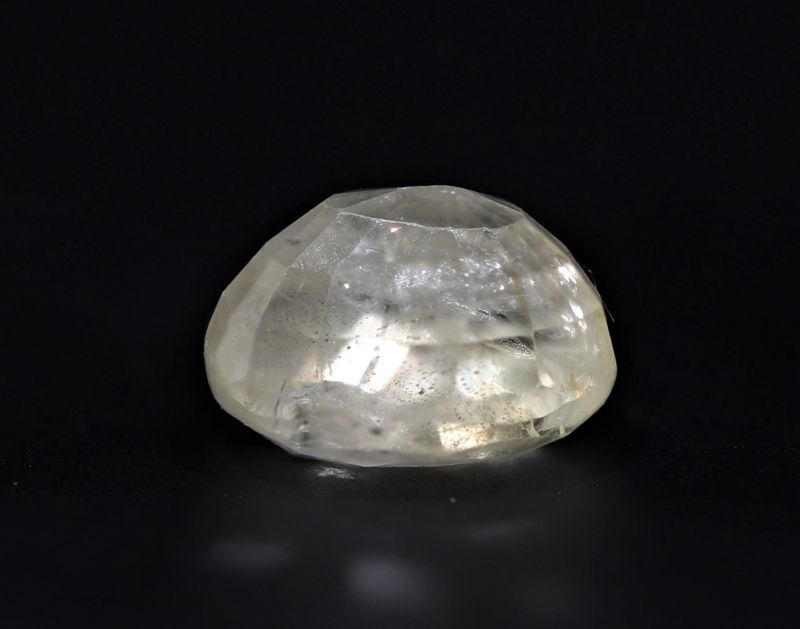 Original Yellow Sapphire Gemstone  Pukhraj  4.25 Carat Weight  Origin Sri Lanka 722051