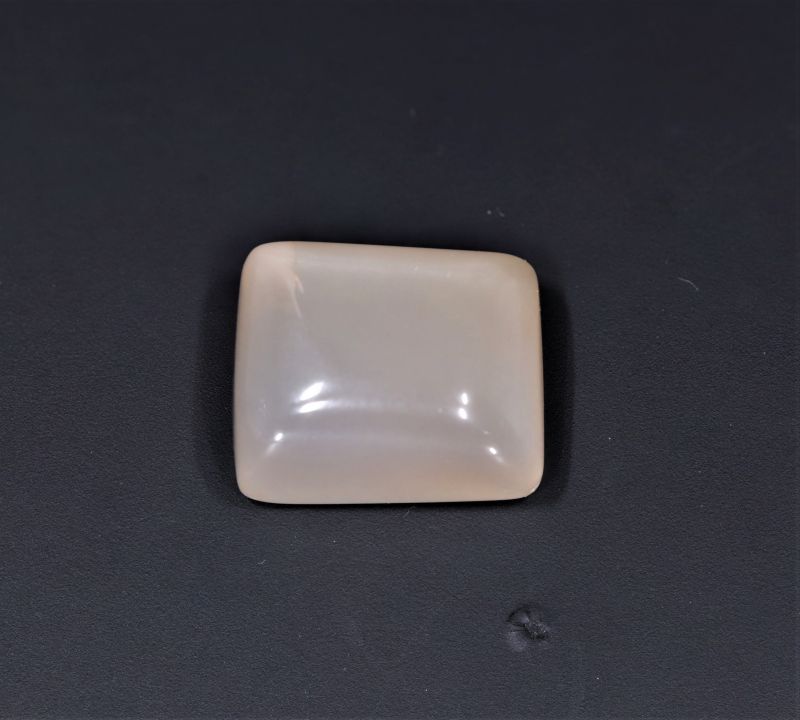 431725 Natural Moon Stone (Chandrakant Mani) 15.75 Carat Weight Origin Shri Lanka